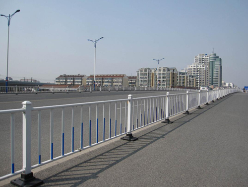 公路隔离栏.jpg